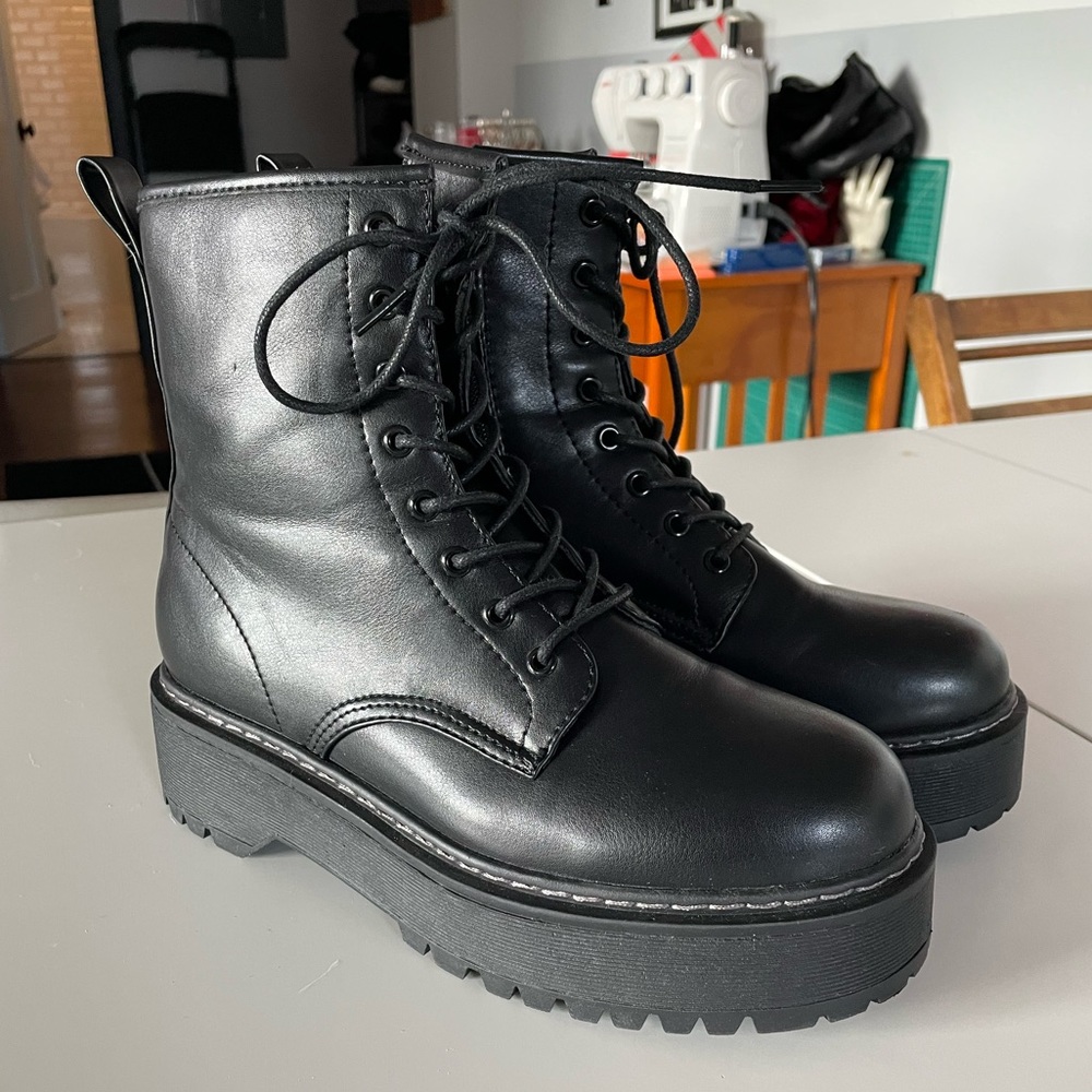 steve madden bettyy black platform boots